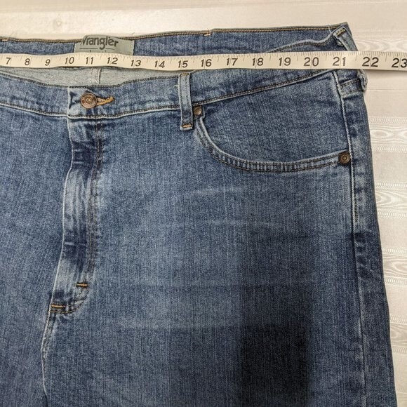 Wrangler Jeans Men 42x32 Authentics Straight Leg Regular Fit Blue Medium Wash - Picture 5 of 9